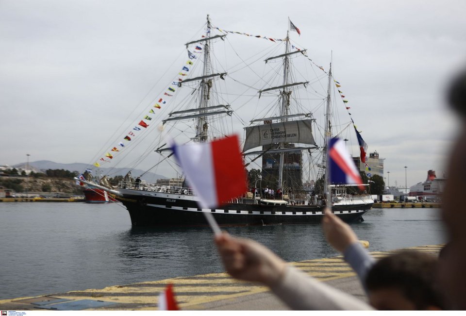 Το ιστιοφόρο Belem απέπλευσε από το λιμάνι του Πειραιά, μεταφέροντας την Ολυμπιακή Φλόγα / Φωτογραφία: INTIME