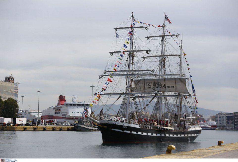 Το ιστιοφόρο Belem απέπλευσε από το λιμάνι του Πειραιά, μεταφέροντας την Ολυμπιακή Φλόγα / Φωτογραφία: INTIME
