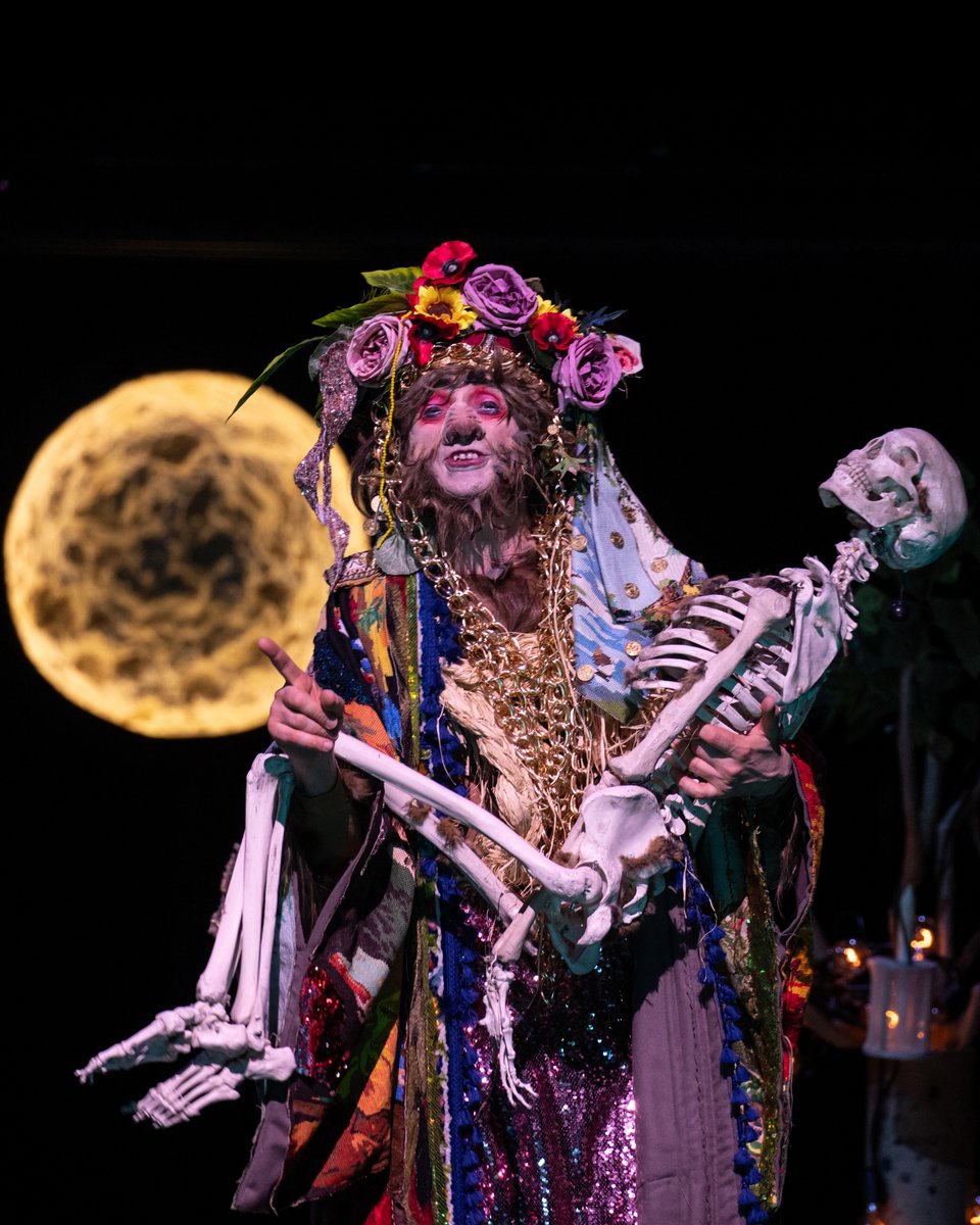 Οι ατέρμονες μεταμορφώσεις του Ευριπίδη Λασκαρίδη / Πηνελόπη Γερασίμοπυ