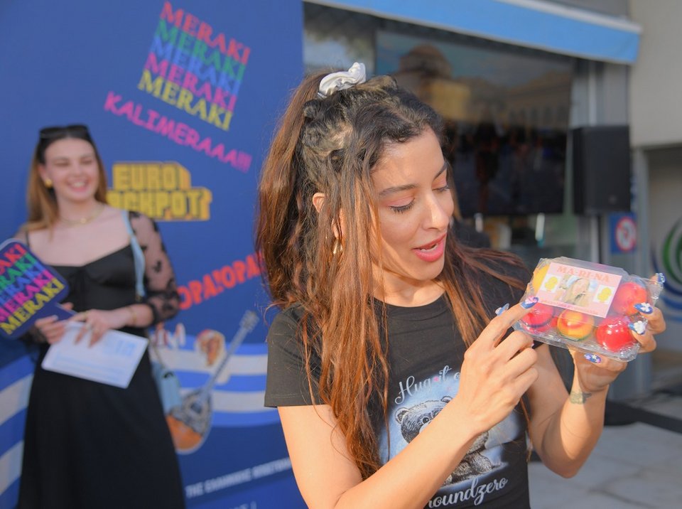  &nbsp;Τα πασχαλινά αυγά «MA-RI-NA» που της έδωσαν οι fans της 