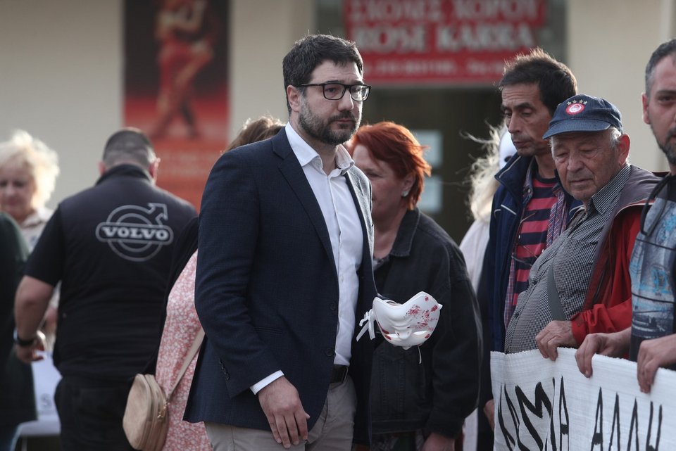 Γυναικοκτονία στους Αγίους Αναργύρους: Συγκέντρωση διαμαρτυρίας της Νέας Αριστεράς στο Αστυνομικό Τμήμα