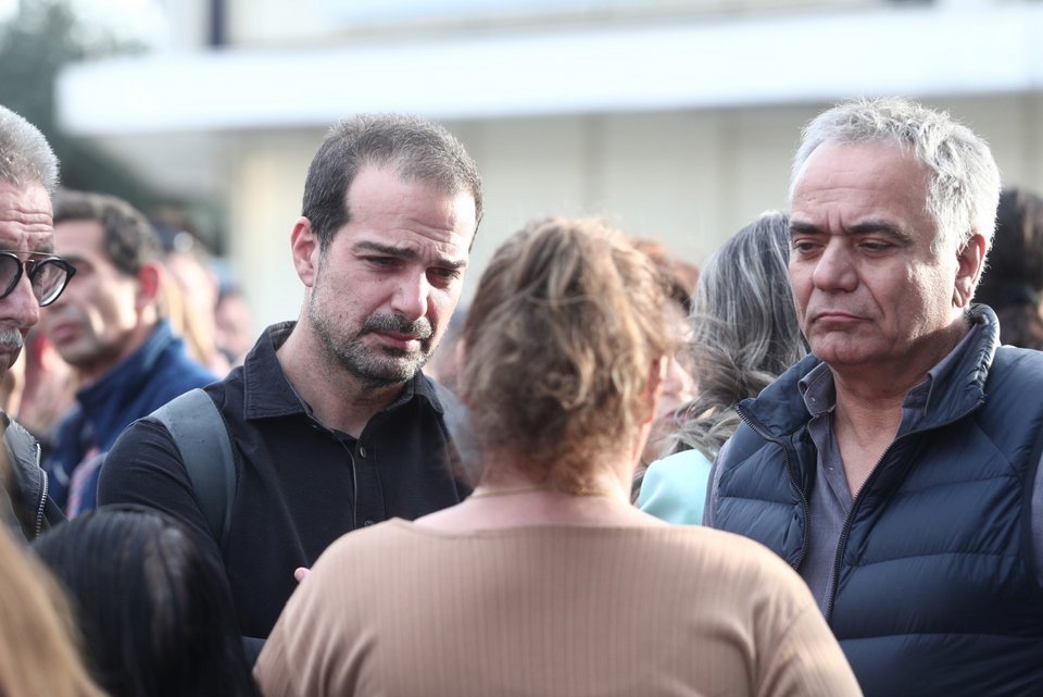 Γυναικοκτονία στους Αγίους Αναργύρους: Συγκέντρωση διαμαρτυρίας της Νέας Αριστεράς στο Αστυνομικό Τμήμα