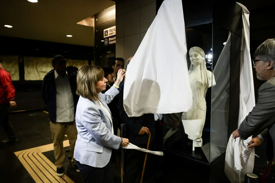 Η ΠτΔ πραγματοποίησε στον σταθμό του μετρό «Grecia» στο Σαντιάγο τα αποκαλυπτήρια αντιγράφου αγάλματος 