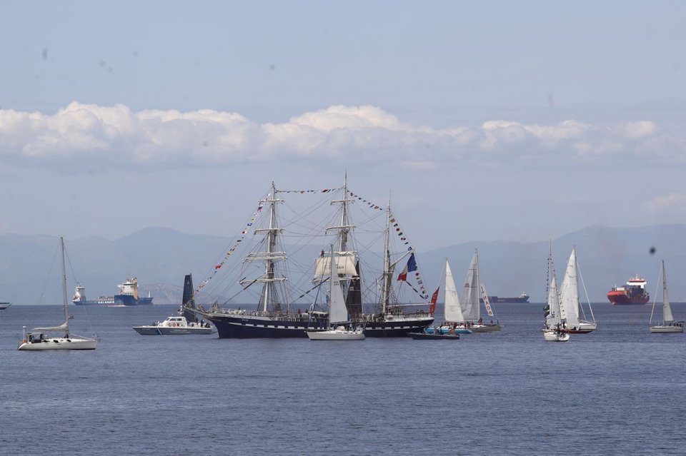Το ιστιοφόρο Belem απέπλευσε από το λιμάνι του Πειραιά, μεταφέροντας την Ολυμπιακή Φλόγα / Φωτογραφία: Eurokinissi