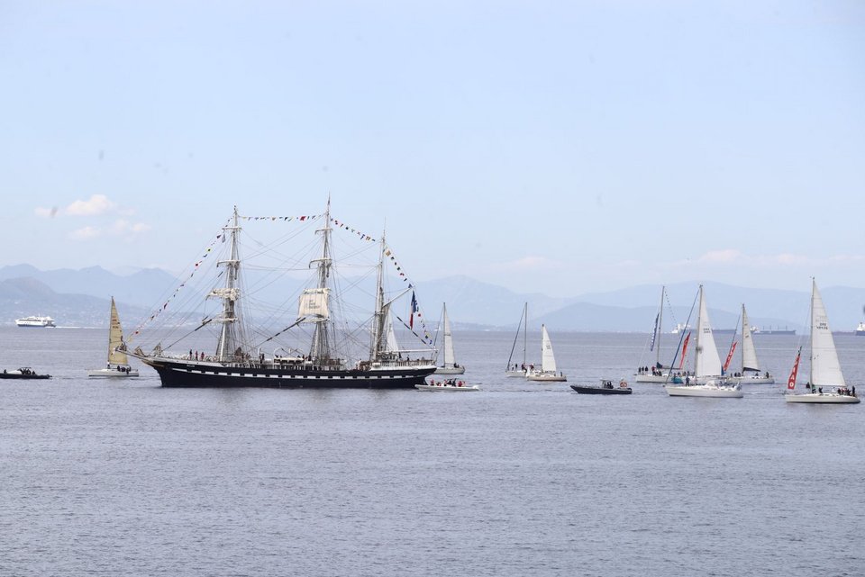 Το ιστιοφόρο Belem απέπλευσε από το λιμάνι του Πειραιά, μεταφέροντας την Ολυμπιακή Φλόγα / Φωτογραφία: Eurokinissi