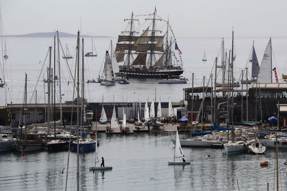 Το ιστιοφόρο Belem απέπλευσε από το λιμάνι του Πειραιά, μεταφέροντας την Ολυμπιακή Φλόγα / Φωτογραφία: Eurokinissi