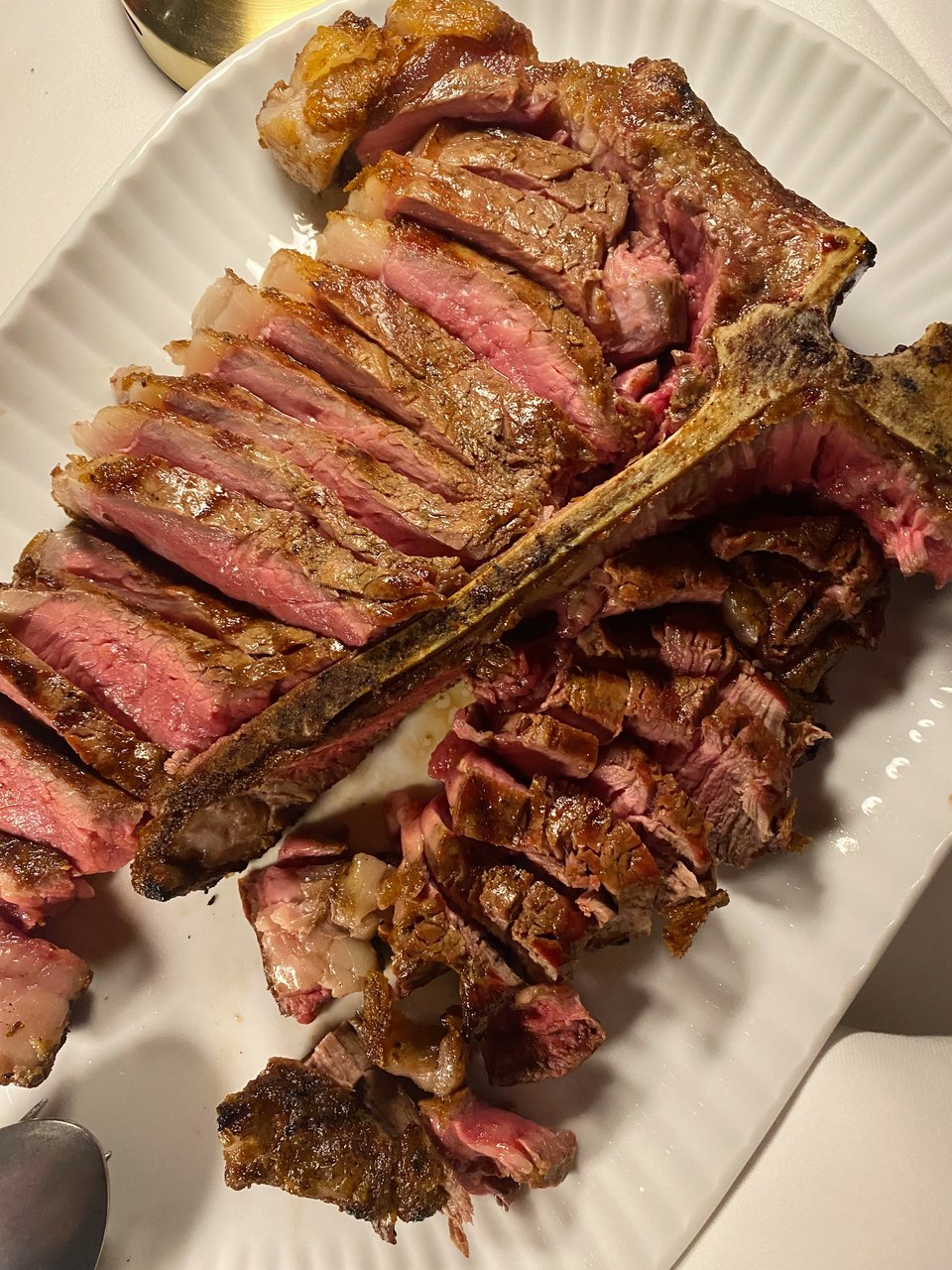 Το απολαυστικό T-bone steak  / Φωτογραφία: Μάνος Λειβαδάρος/iefimerida