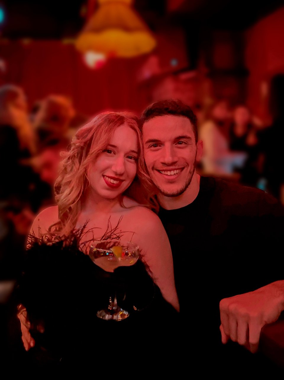 O Άγγελος Πεντάρης με το κορίτσι του, Σταυριάνα Δεληπέτρου, στο Παρίσι. 