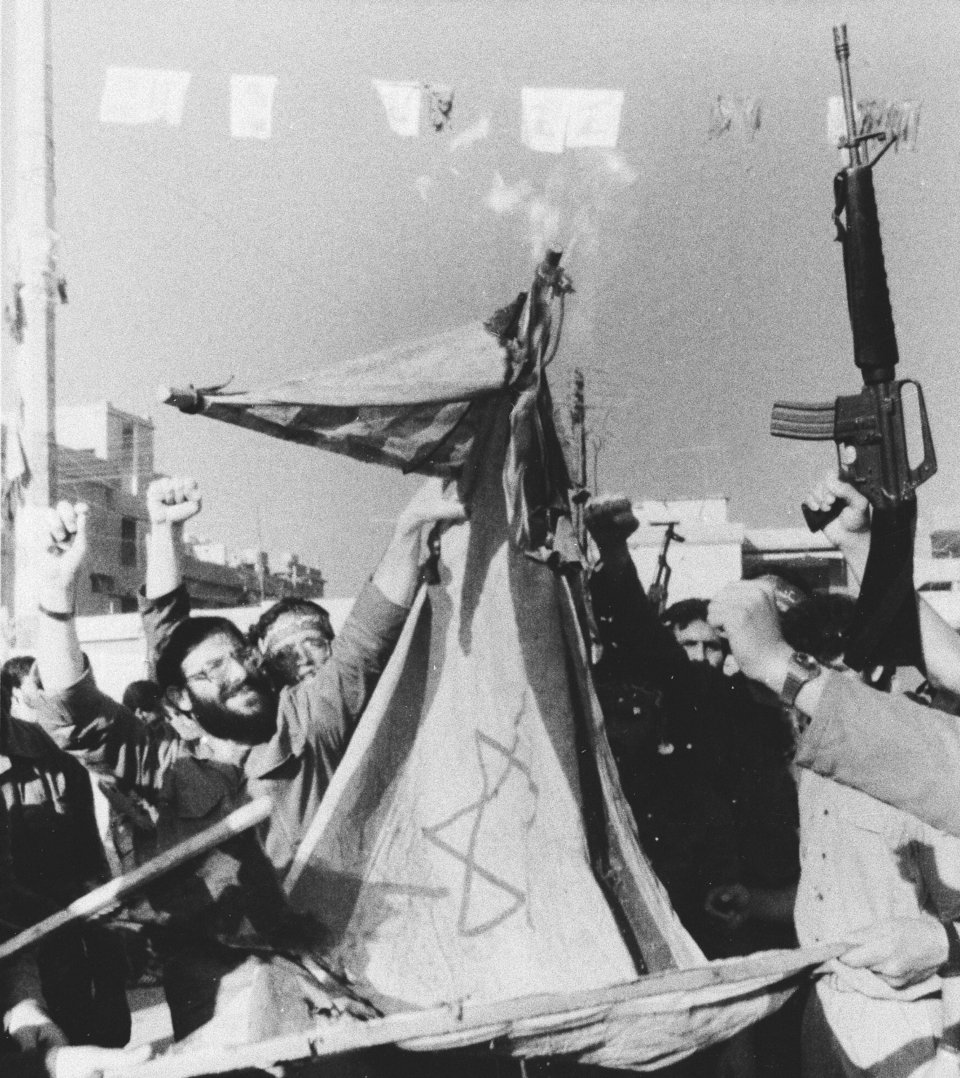 Διαδήλωση ενόπλων της Χεζμπολάχ κατά Ισραήλ και ΗΠΑ στη δυτική Βηρυττό το 1986