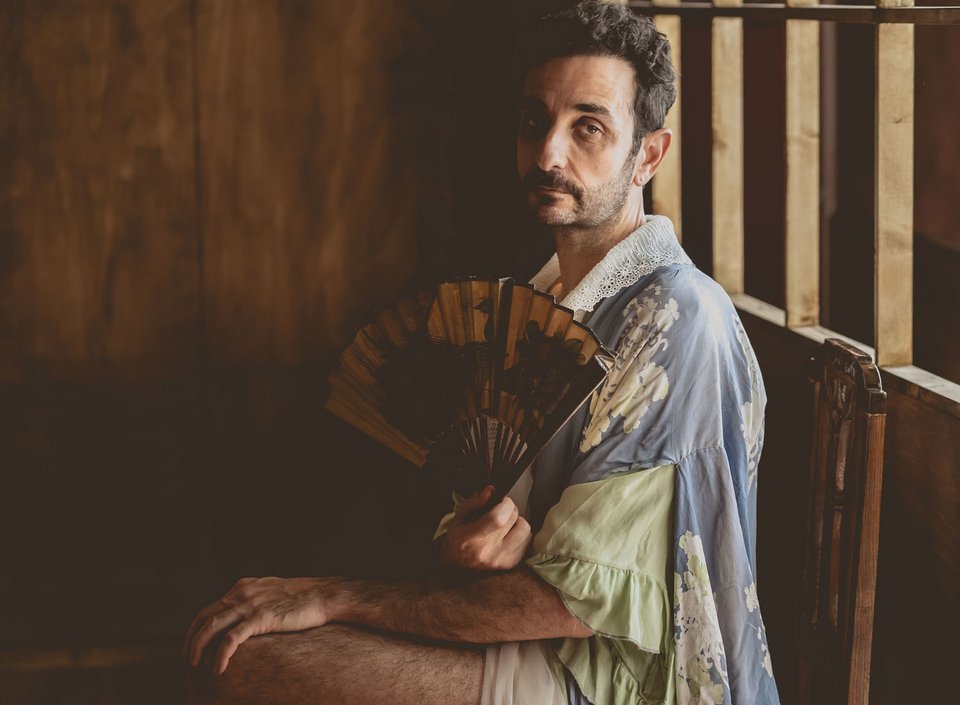 «Μάθε να φεύγω» θα παρουσιάζεται από τις 10 Μαΐου στο HOOD art space
