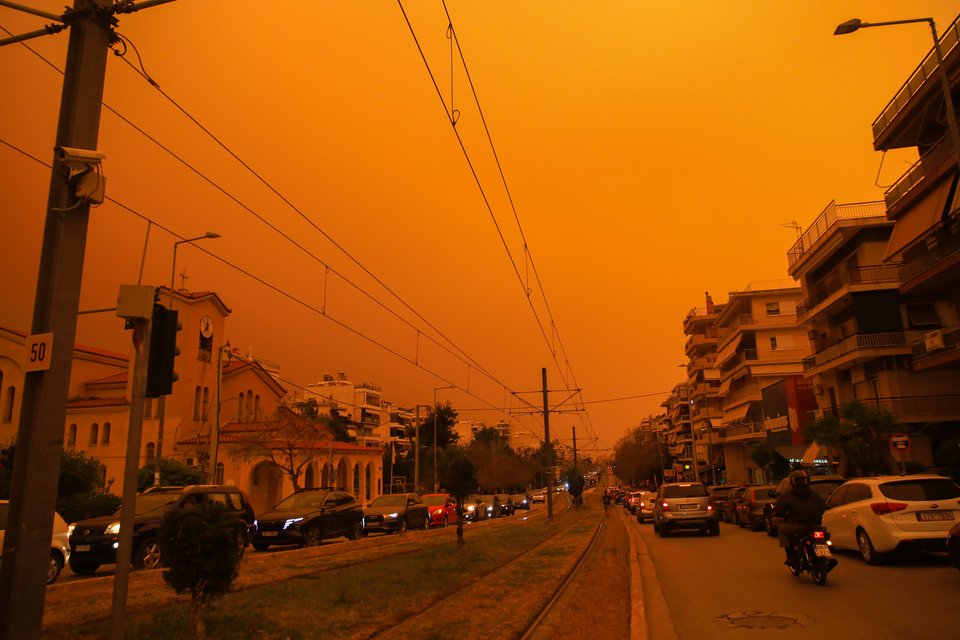 Αφρικανική σκόνη στη Νέα Σμύρνη -Φωτογραφία: Eurokinissi