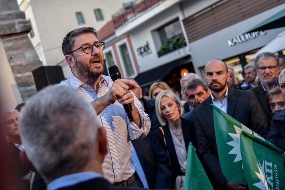 Ο Νίκος Ανδρουλάκης μιλά σε ανοικτή συγκέντρωση στην Πρέβεζα -Φωτογραφία: ΓΙΩΡΓΟΣ ΕΥΣΤΑΘΙΟΥ/EUROKINISSI