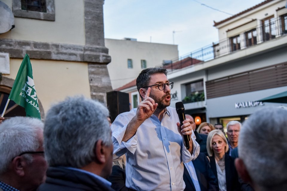 Ο Νίκος Ανδρουλάκης μιλά σε ανοικτή συγκέντρωση στην Πρέβεζα -Φωτογραφία: ΓΙΩΡΓΟΣ ΕΥΣΤΑΘΙΟΥ/EUROKINISSI