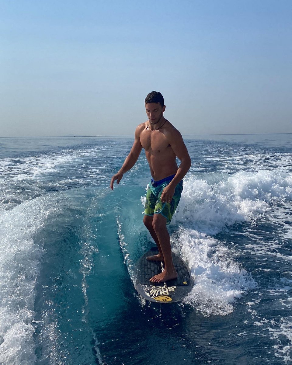 Ο Άγγελος κάνοντας windsurfing / Φωτογραφία: angelopentaris/Instagtam