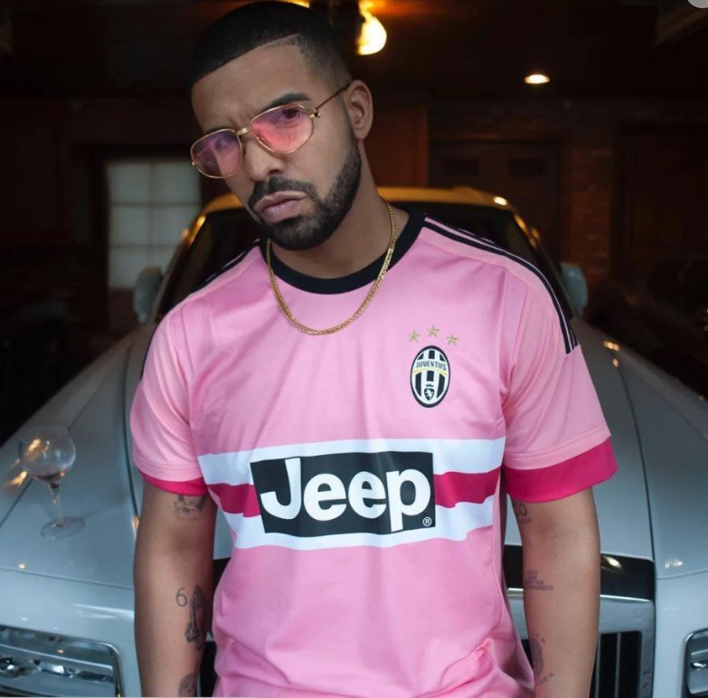 Ο ράπερ Drake με φανέλα της Γιουβέντους
