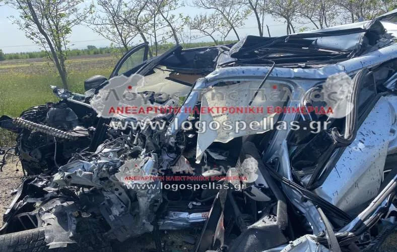 αυτοκίνητο με μεγάλες ζημιές τροχαίο δυστύχημα στα Γιαννιτσά