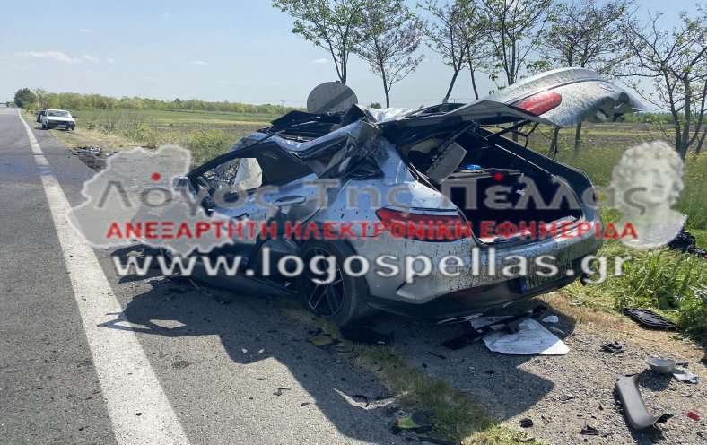 αυτοκίνητο με μεγάλες ζημιές τροχαίο δυστύχημα στα Γιαννιτσά