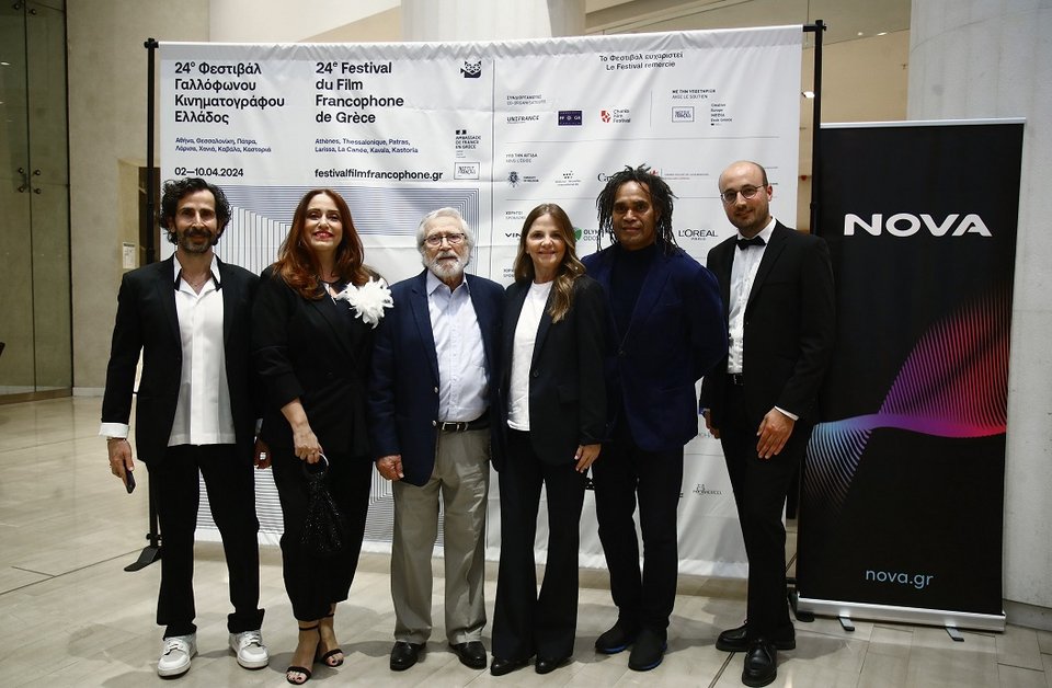 Από αριστερά προς τα δεξιά: Οι κ.κ. Πολύδωρος Βογιατζής, Πόλυ Λυκούργου Κριτικός Κινηματογράφου, Γιώργος Αρβανίτης Πρόεδρος της Κριτικής Επιτροπής, Αγάπη Κεφαλογιάννη Senior Program Manager της Nova, Christian Karembeu, Aime Besson, Καλλιτεχνικός Διευθυντής του Φεστιβάλ