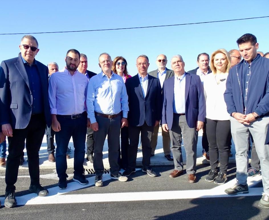  O Υπουργός Υποδομών και Μεταφορών, Χρήστος Σταϊκούρας στην τελετή παράδοσης της γέφυρας  