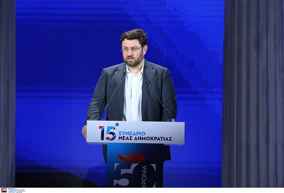 Ο Κώστας Ζαχαριάδης (ΣΥΡΙΖΑ) απευθύνει χαιρετισμό στο Συνέδριο της ΝΔ -Φωτογραφία: Intimenews