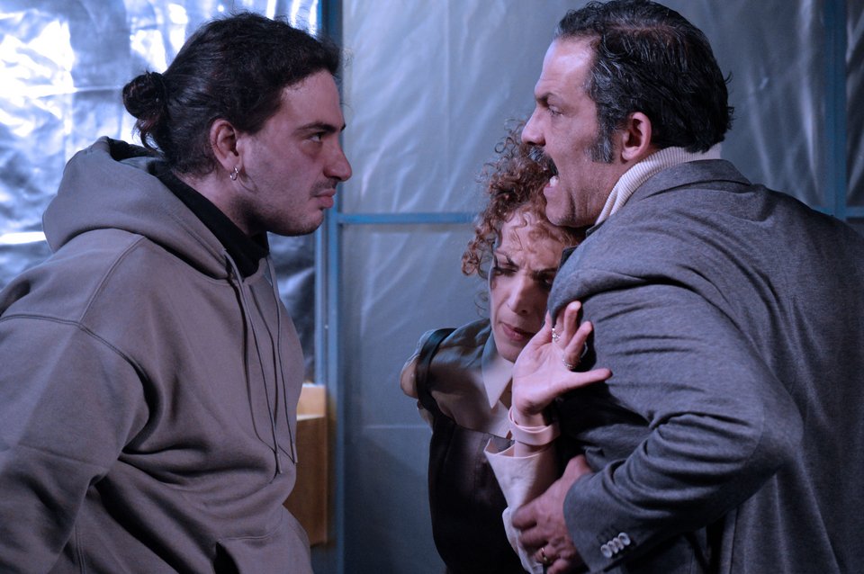 Το Θέατρο Vault Plus φιλοξενεί στο «Εν Αθήναις» στο Γκάζι, το έργο του Μιχάλη Παπαδόπουλου «Σκοπευτήριο»