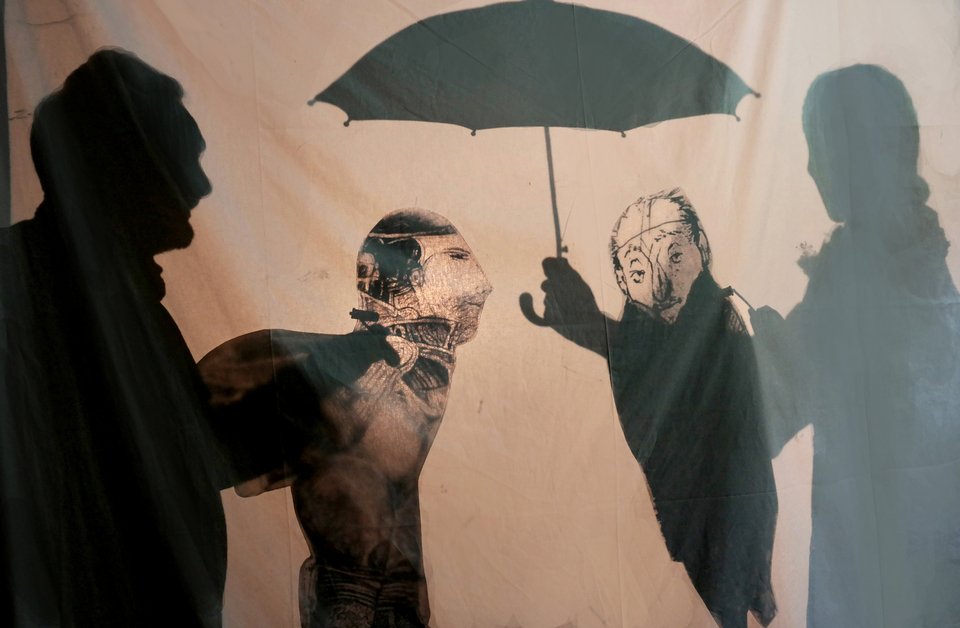 Στη Σκιά του Λούσια