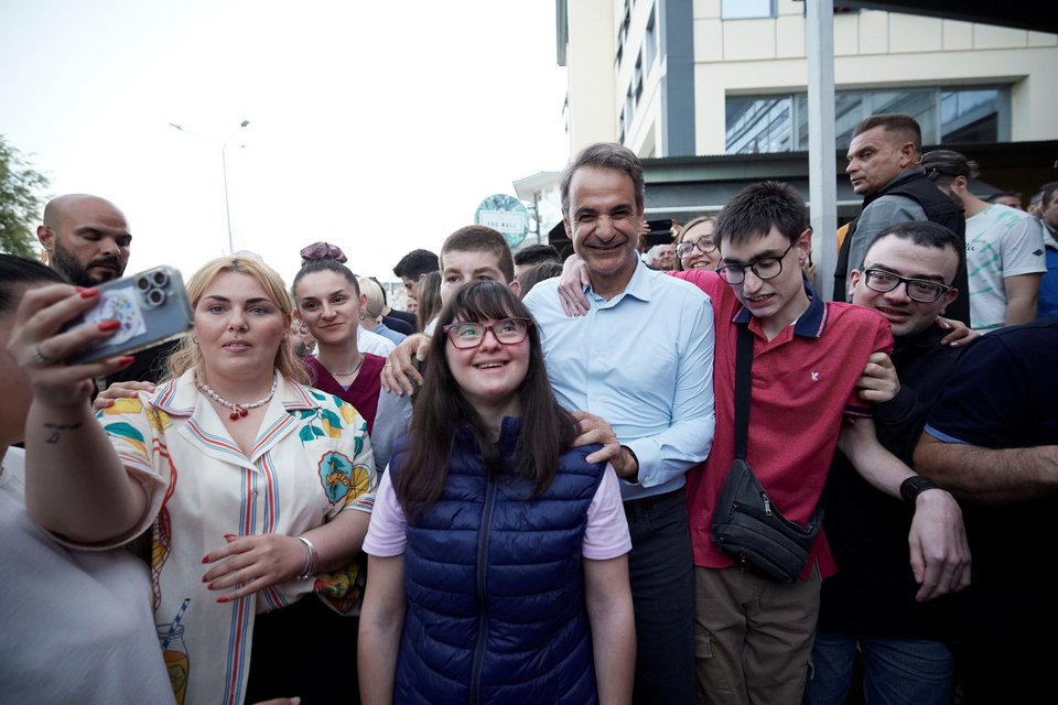 Ο Κυριάκος Μητσοτάκης κατά την περιοδεία του στην Δυτική Μακεδονία / Φωτογραφία: ΓτΠ Δημήτρης Παπαμήτσος