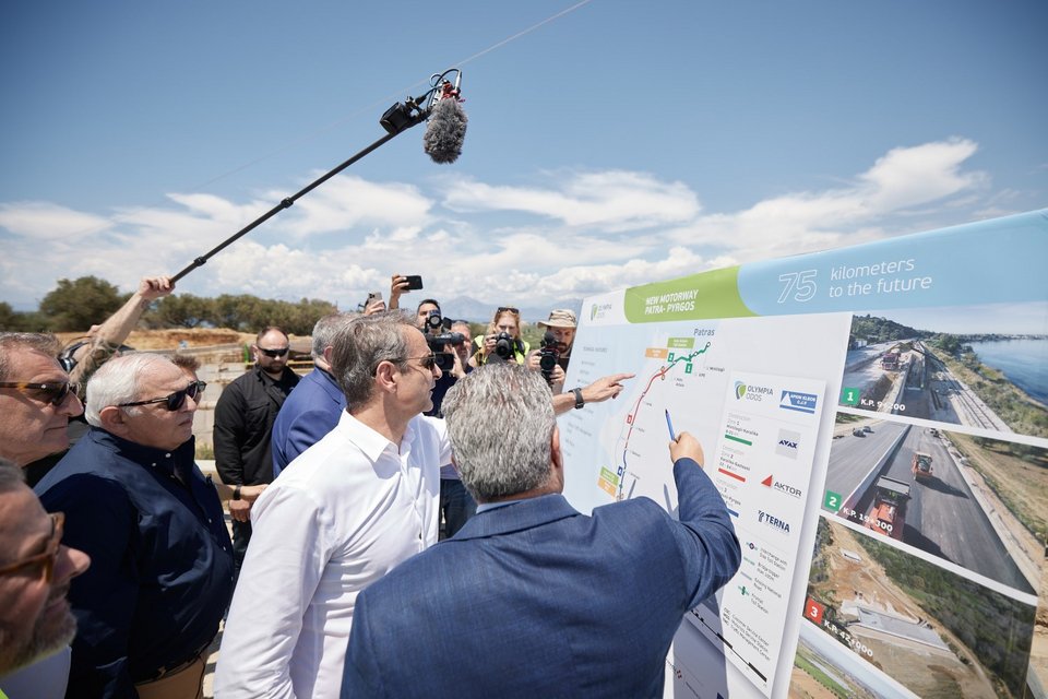 Επίσκεψη Μητσοτάκη σε εργοτάξιο του Οδικού Άξονα Πατρών-Πύργου