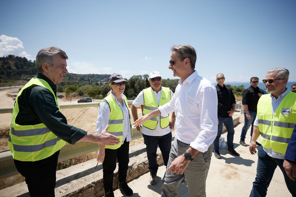 Επίσκεψη Μητσοτάκη σε εργοτάξιο του Οδικού Άξονα Πατρών-Πύργου