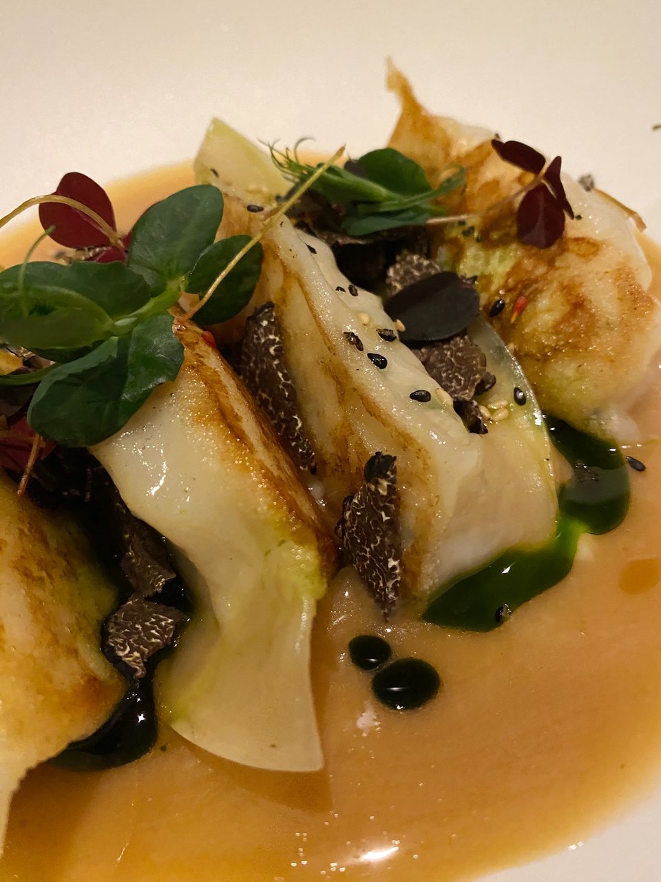 Τα εξαιρετικό fried dumplings με λαβράκι / Φωτογραφία: Μάνος Λειβαδάρος/iefimerida