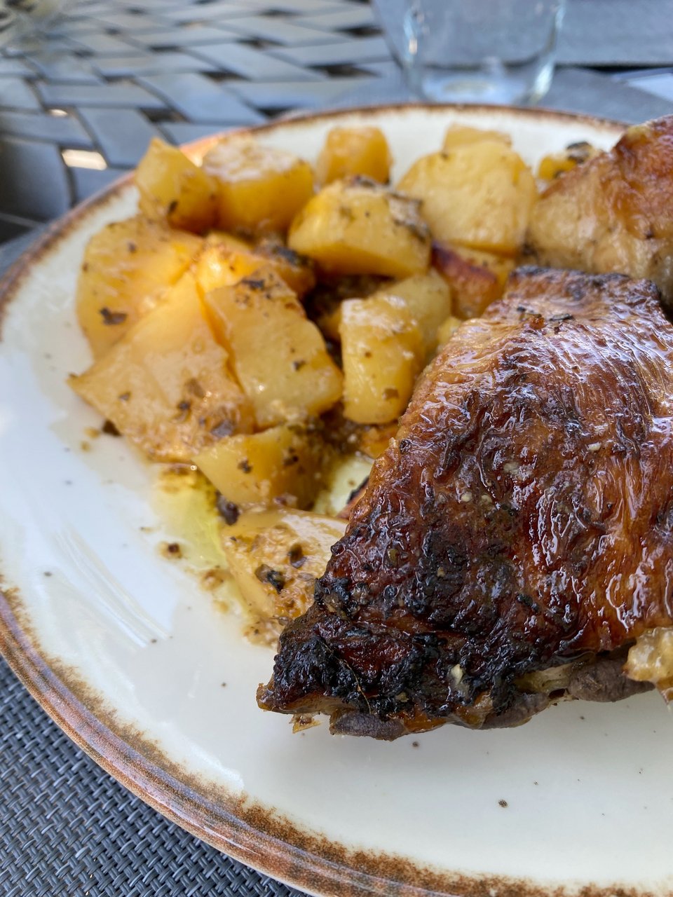 Κατσικάκι με πατάτες στο φούρνο / Φωτογραφία: Μάνος Λειβαδάρος/iefimerida 