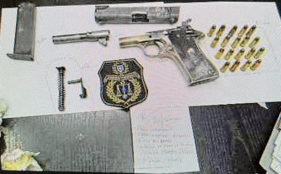 Το πιστόλι, οι σφαίρες και η γεμιστήρα που βρέθηκαν στις φυλακές Κορυδαλλού / Φωτογραφία Ελληνική Αστυνομία