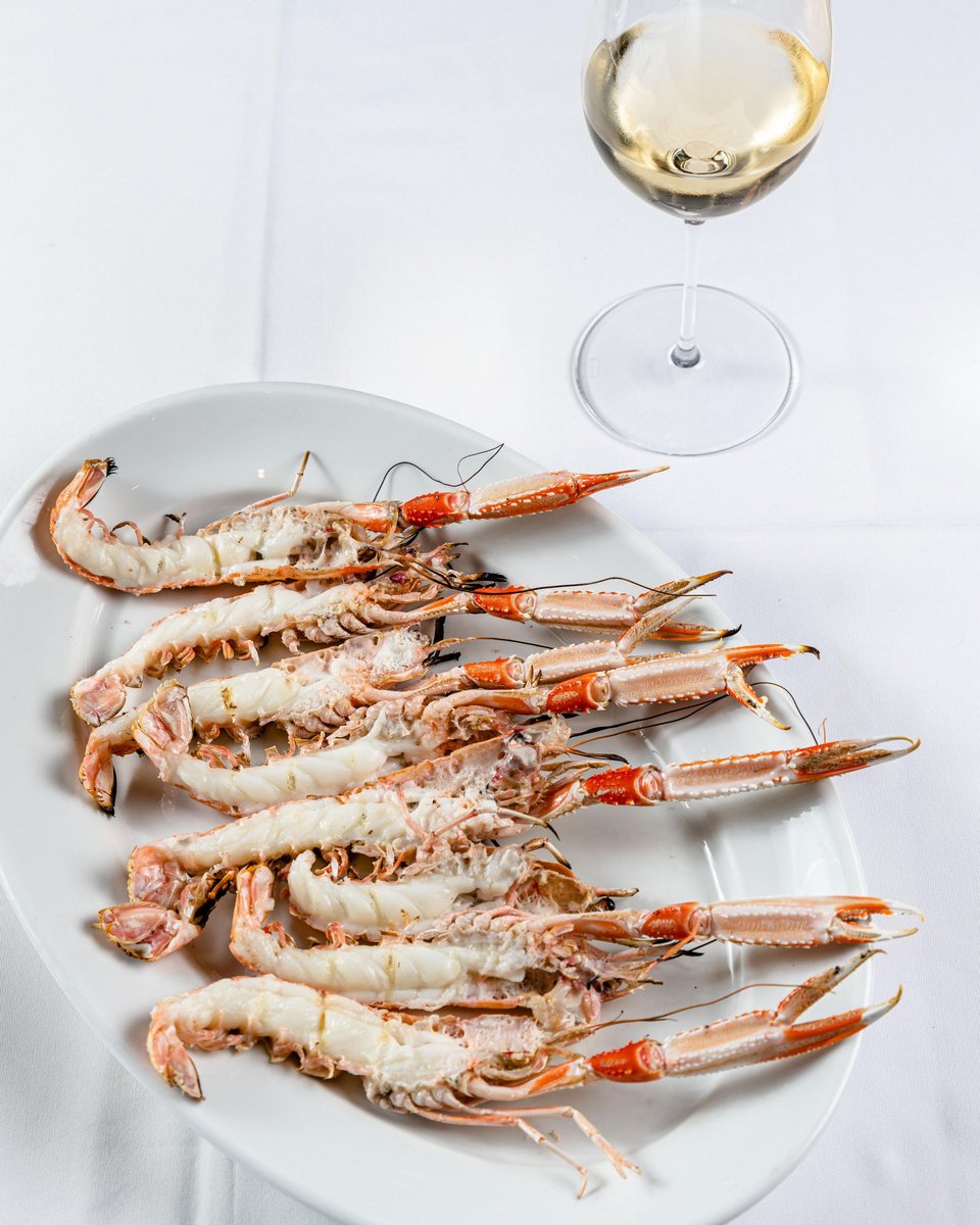 Καραβίδες στο εστιατόριο «Παπαϊωάννου» 