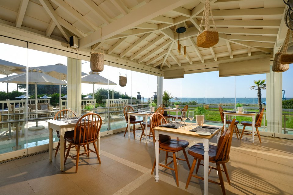 Το εστιατόριο Pietra του πεντάστερου resort Restia Suites