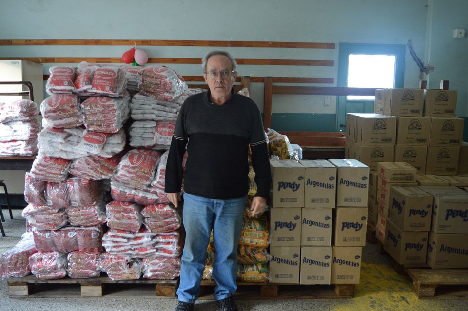 Η προσπάθεια αυτή, έχει την σφραγίδα ενός δραστήριου Αργεντινού καθολικού ιερέα, του Εντουάρντο ντε λα Σέρνα και ενός Έλληνα δημοσιογράφου και κινηματογραφιστή, του Θύμιου Κάκου