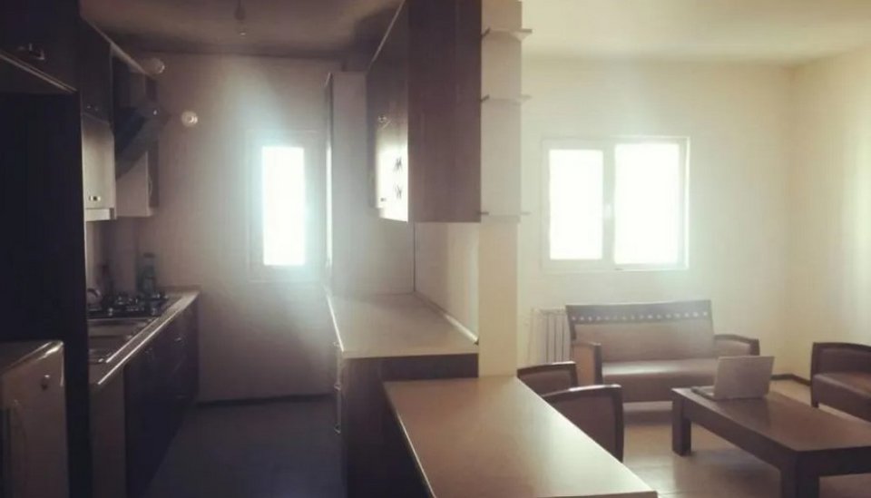 Μέσα σε ένα από τα πολλά εγκαταλελειμμένα διαμερίσματα