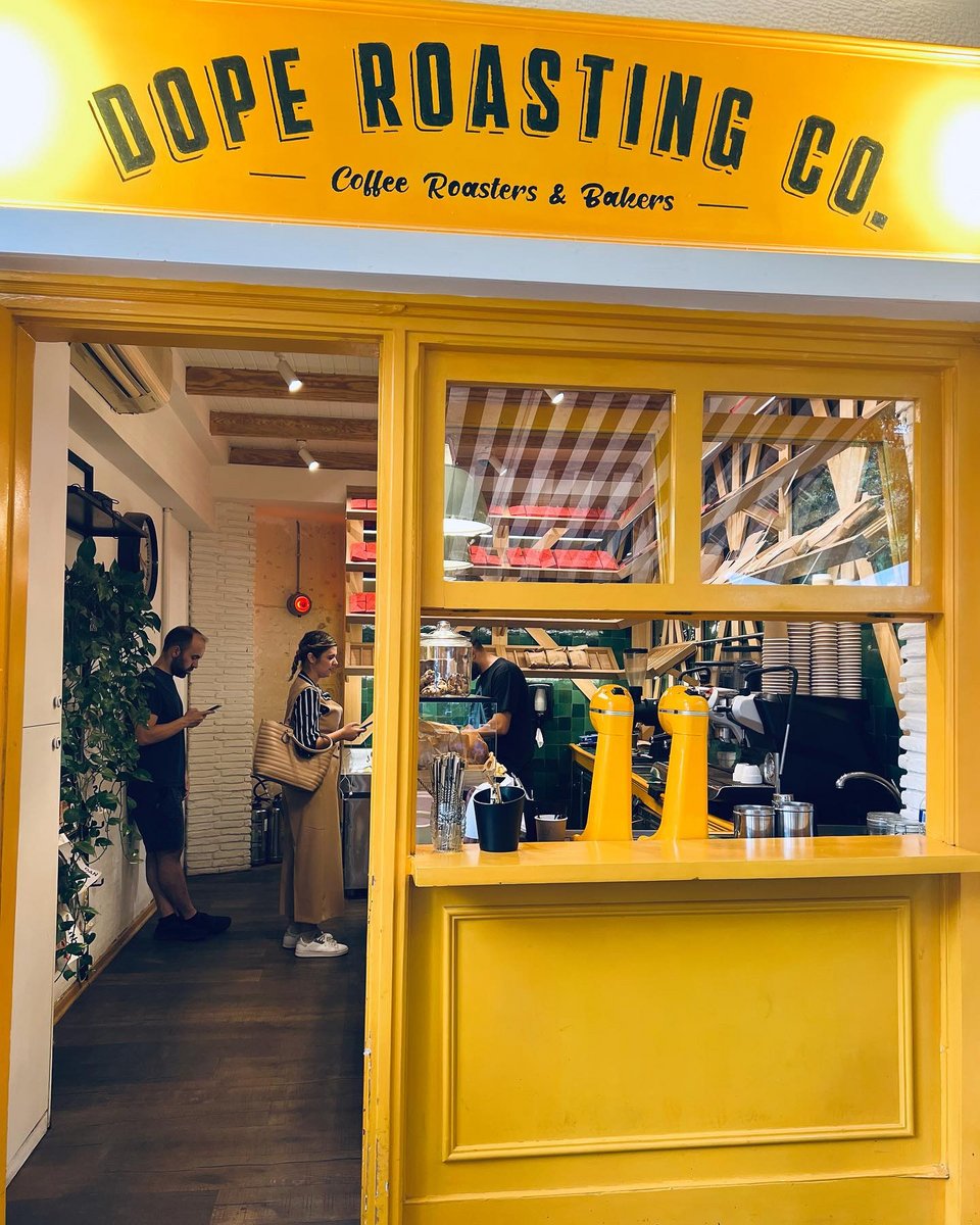 Η κίτρινη πρόσοψη του Dope Roasting Co. Fokionos Negri / Φωτογραφία: doperoasting/Instagram