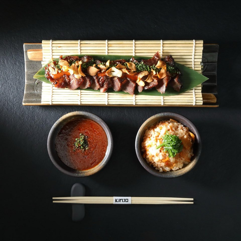 Το μινιμαλ ιαπωνικό art de la table του Kinjo / Φωτογραφία: kinjo.athens/Instagram