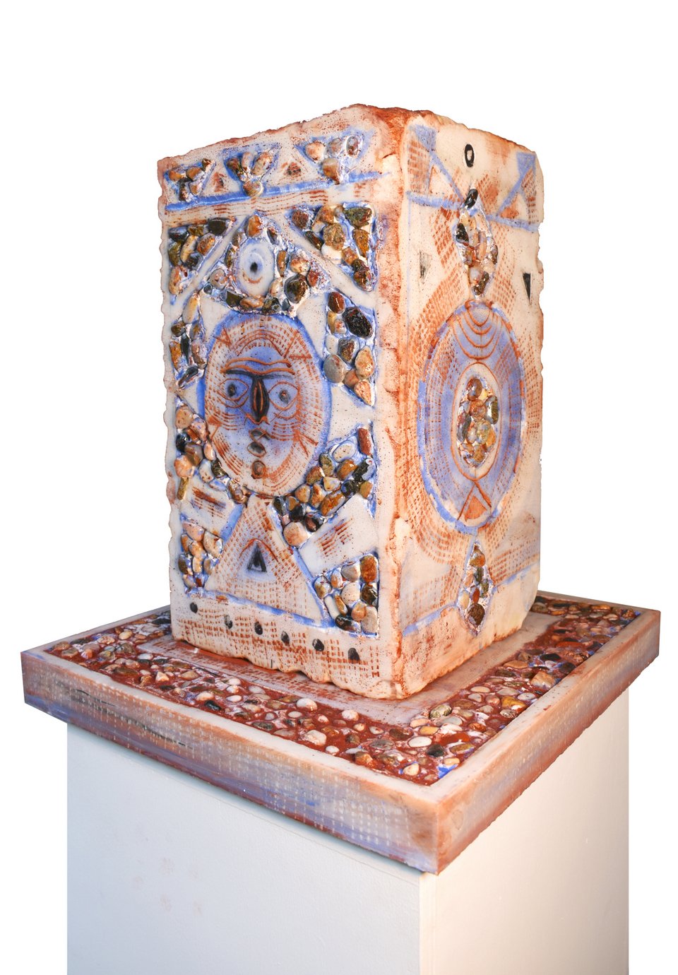 Αλέκος Κυραρίνης, Κυκλαδικό, 2024, 38 x 37x 37 εκ, μεικτή τεχνική σε μάρμαρο. Παραχώρηση του καλλιτέχνη και της CITRONNE Gallery