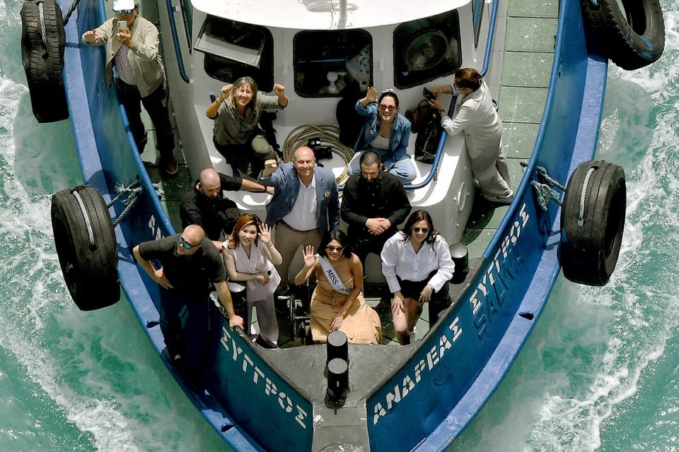 Η Μις Υφήλιος 2023, Sheynnis Palacios, διασχίζει με πλοίο τον Ισθμό της Κορίνθου / Φωτογραφία: ΑΠΕ-ΜΠΕ/ΒΑΣΙΛΗΣ ΨΩΜΑΣ