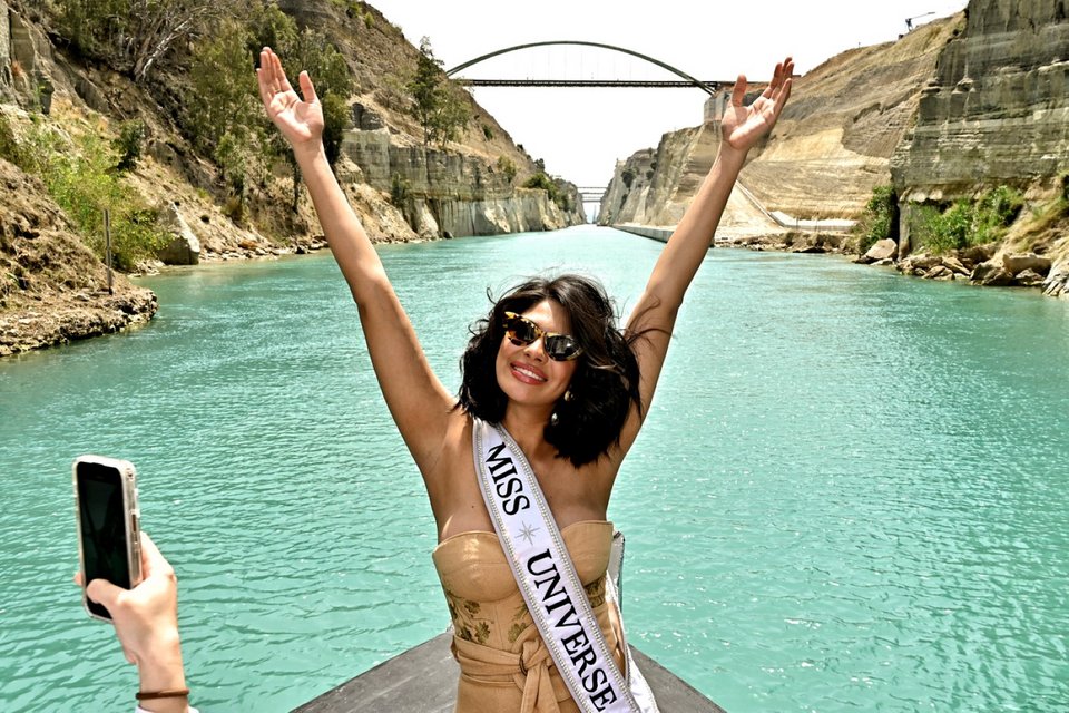 Η Μις Υφήλιος 2023, Sheynnis Palacios, διασχίζει με πλοίο τον Ισθμό της Κορίνθου / Φωτογραφία: ΑΠΕ-ΜΠΕ/ΒΑΣΙΛΗΣ ΨΩΜΑΣ