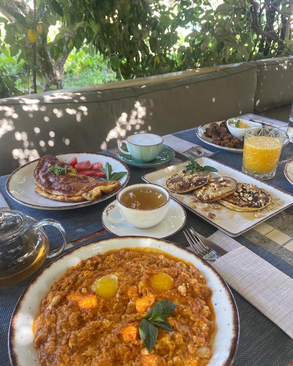 Η πανδαισία του πρωινού/brunch στο Περιβόλι στη Βάρη / Φωτογραφία: Μάνος Λειβαδάρος/iefimerida