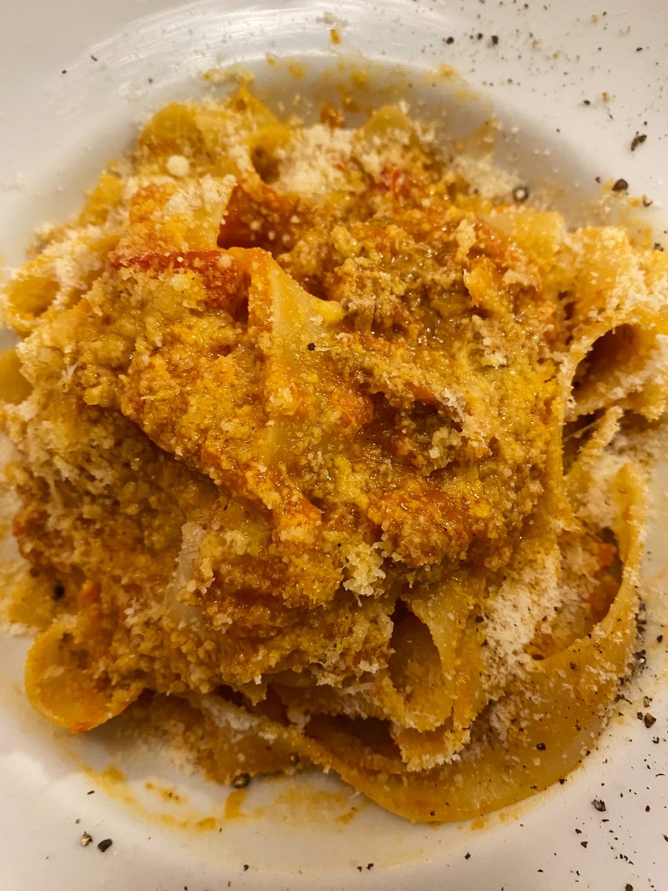 Παπαρδελες bolognese με μοσχαρίσιο κιμά.