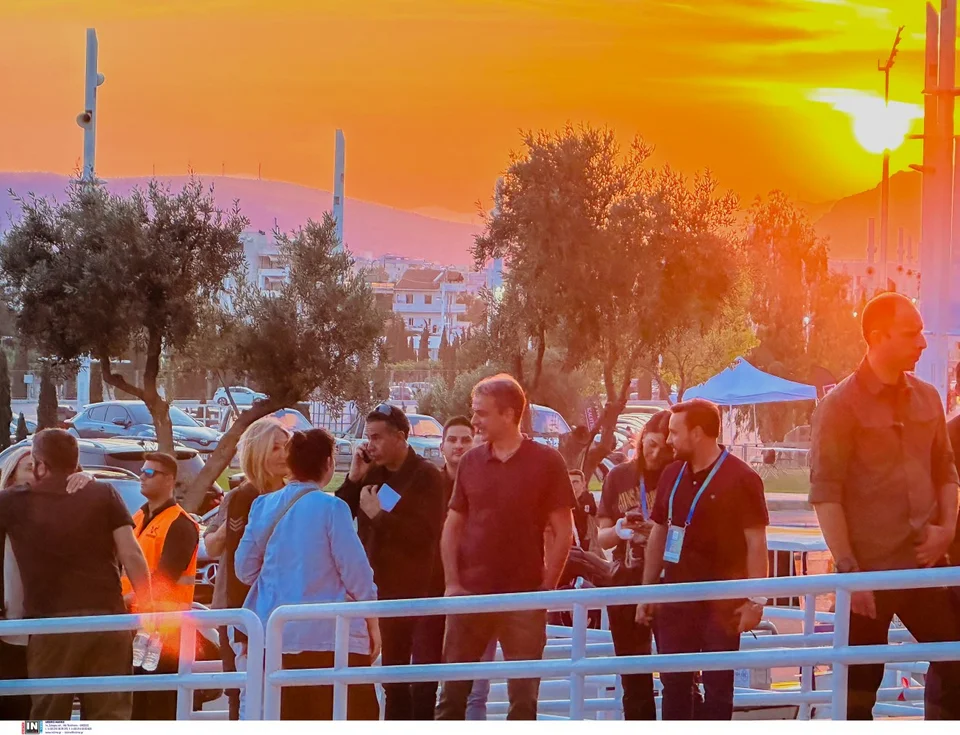 Ο Μητσοτάκης στο ΟΑΚΑ, στη συναυλία των Coldplay, μαζί με τη σύζυγό του