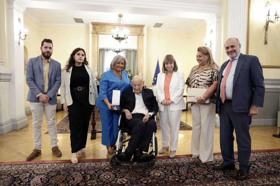 Τιμή στον Μίμη Πλέσσα