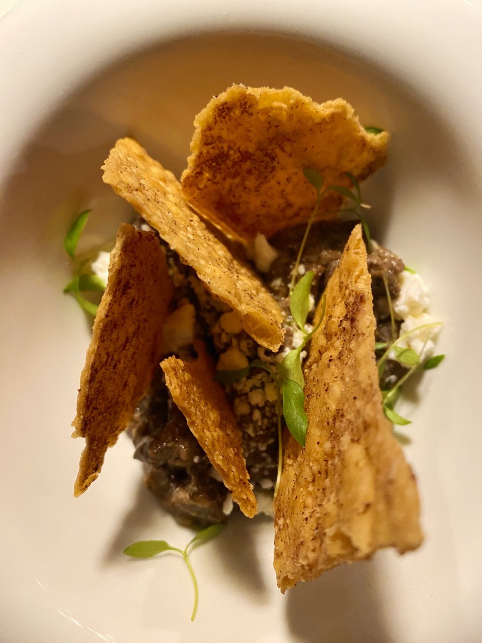 Η κρεατόπιτα της Κεφαλονιάς σε εκδοχή του Ασημάκη Χανιώτη με τραγανά μιλφέιγ