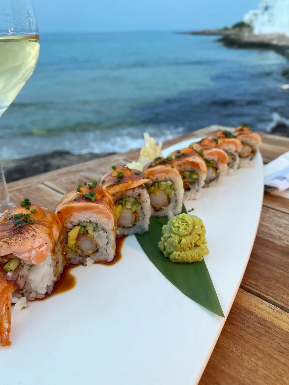 Sushi rolls στο τέλειο καλοκαιρινό φόντο  / Φωτογραφία: Μάνος Λειβαδάρος/iefimerida