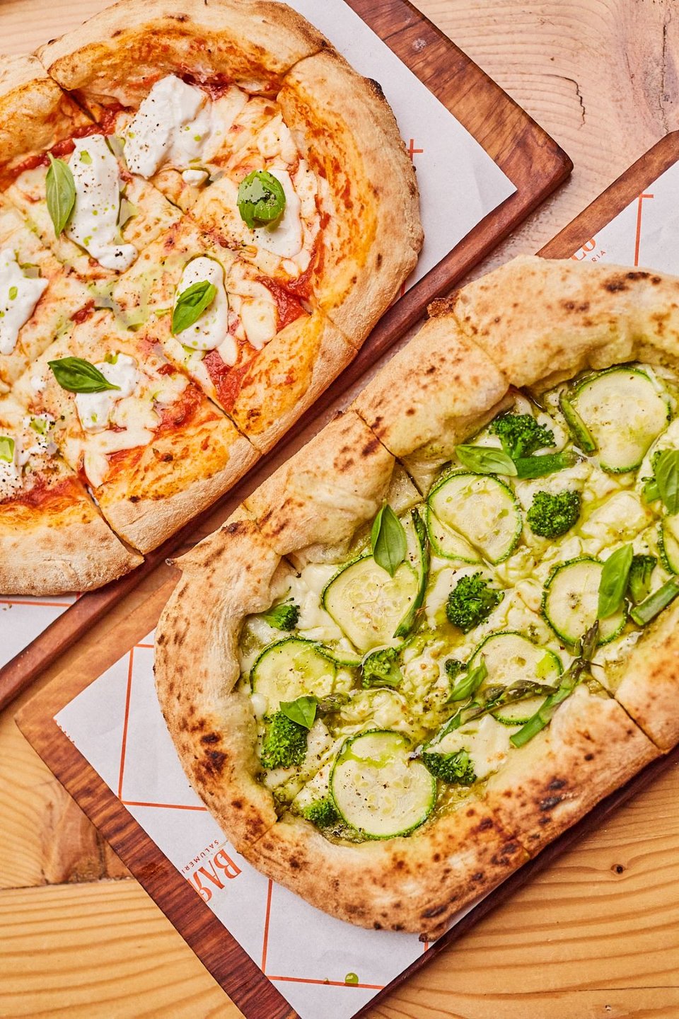Pizzetti με λαχανικά εποχής και κλασική Margarita