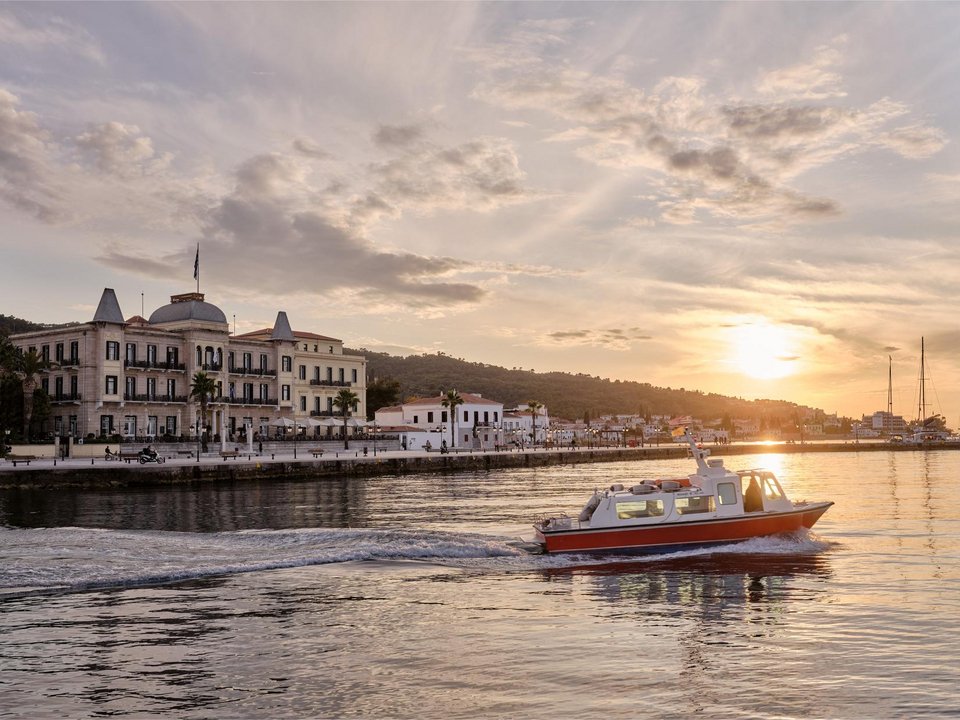 Το εμβληματικό ξενοδοχείο Poseidonion Grand Hotel