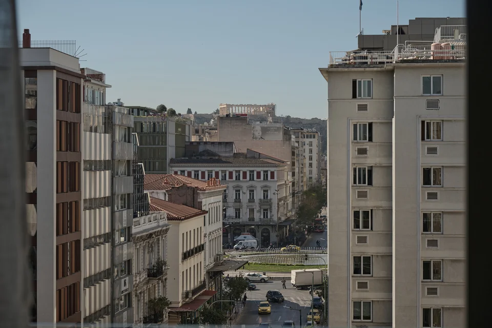 Η θέα στην Ακρόπολη και στην Πλατεία Ομονοίας από το νέο ξενοδοχείο Vision Omonia